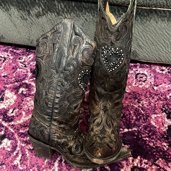 Corral Brown Western Boots with Heart Rhinestone Design - Picture 14 of 14